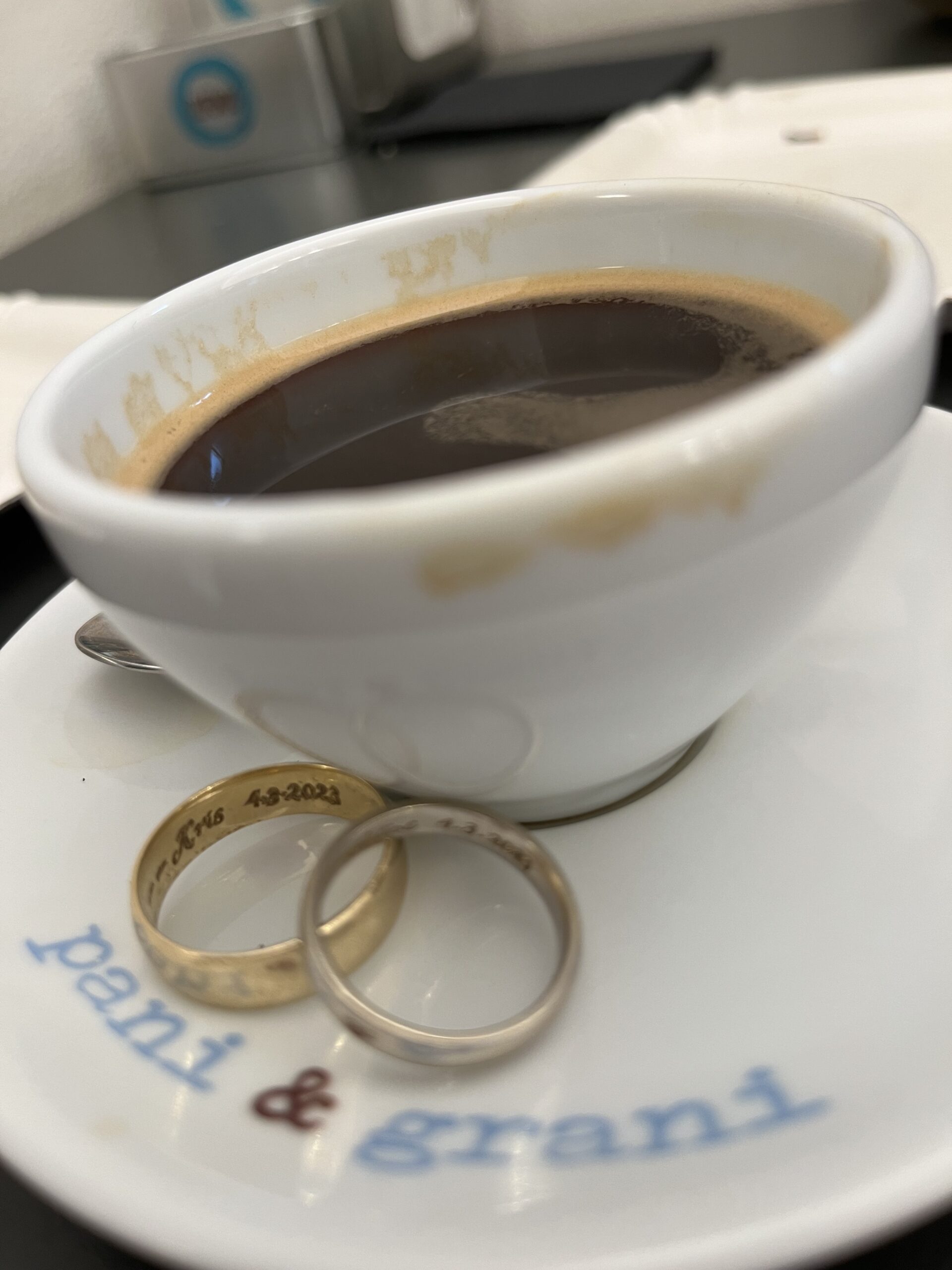 Lee más sobre el artículo La felicidad cabe en una taza de café. Toshikazu Kawaguchi